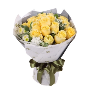 天津美丽时光-19枝黄玫瑰 搭配适量白色小菊、石竹梅、叶上花