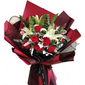 天津命中注定-11枝红玫瑰，2枝多头（6-8朵）白色香水百合，搭配银叶菊，尤加利叶