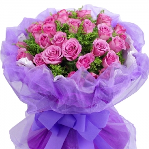 天津醉人微笑-33枝紫色玫瑰，黄莺点缀