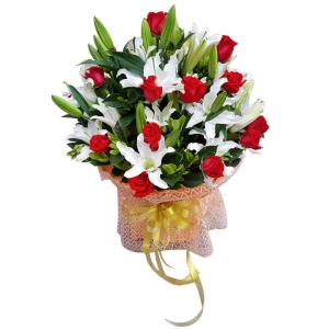 天津美好祝愿-20枝红玫瑰，10枝多头白百合，搭配绿叶组成4面观插花