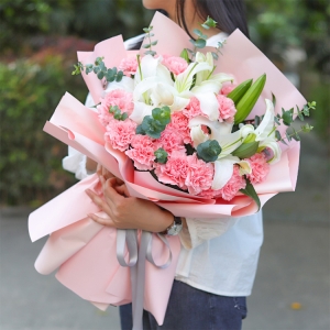 天津无私的爱-19支粉色康乃馨，2支多头阿比和，尤加利叶间插搭配