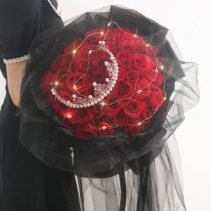 天津幸福女王-33朵红玫瑰，彩灯，皇冠