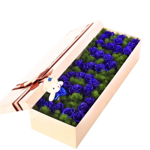 鞍山市LOVE花盒-33枝蓝色妖姬玫瑰组成的LOVE字样代表你是我三生三世的爱恋