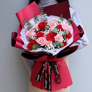 鞍山市真的爱你- 7朵红玫瑰，9朵戴安娜粉玫瑰，白色满天星丰满间插，尤加利搭配